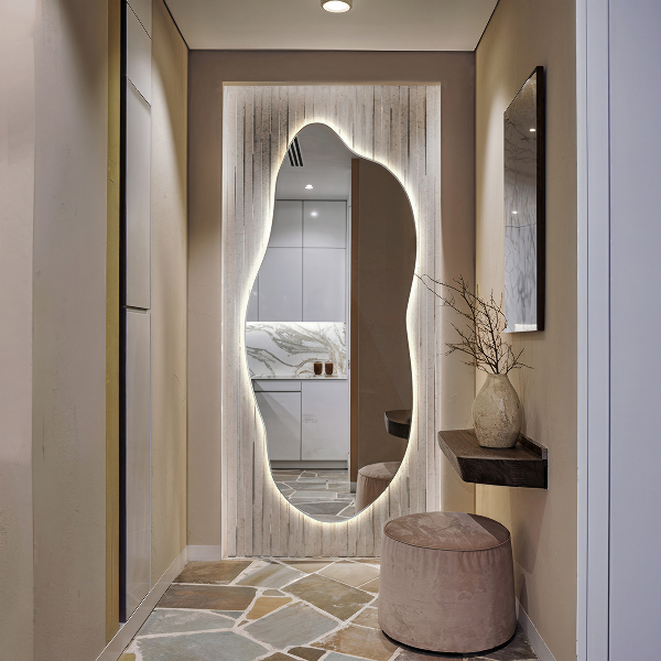 Espelho irregular com led 35x80 cm