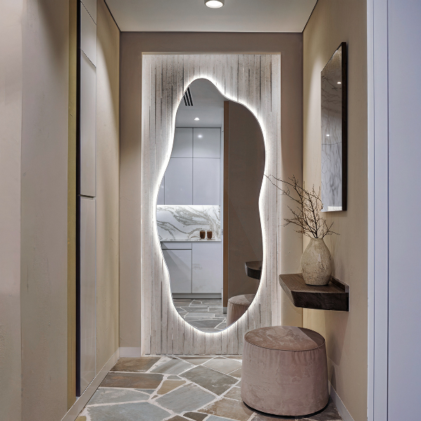 Espelho irregular com led 35x80 cm