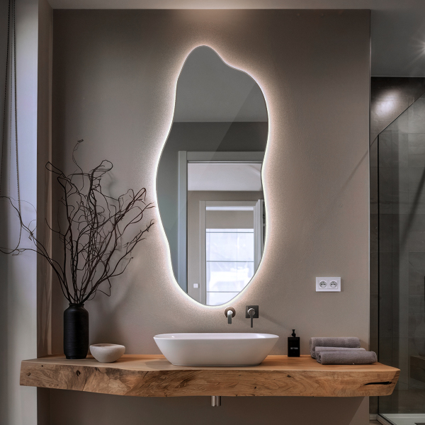 Espelho irregular com led 45x100 cm