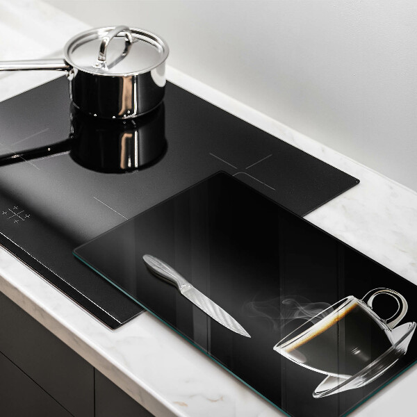 Tábua para cozinha Um copo de café quente