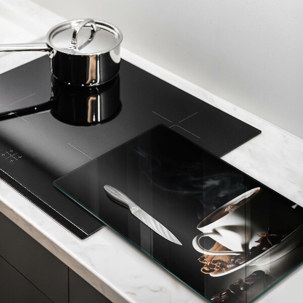 Tábua de cortar Uma xícara de café quente