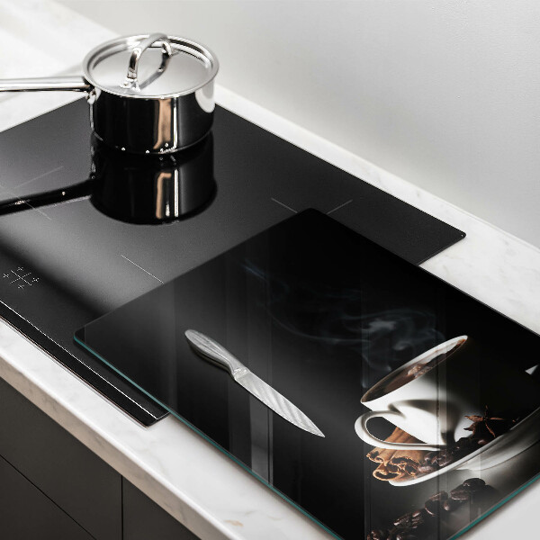 Tábua de cortar Uma xícara de café quente