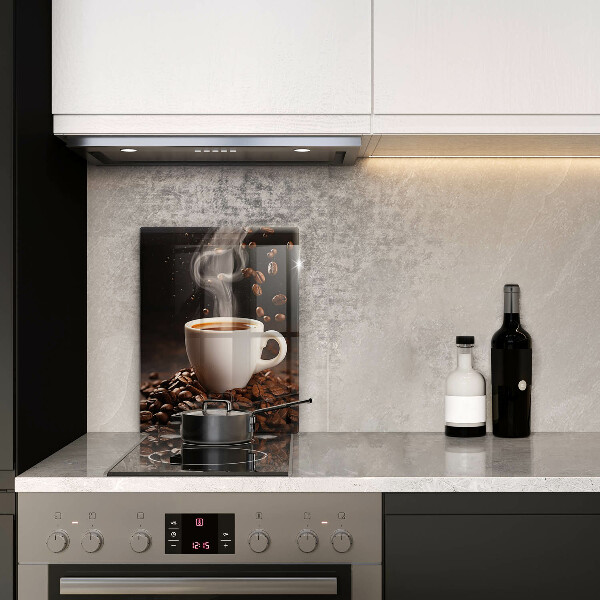 Tábua de vidro Uma xícara de café quente