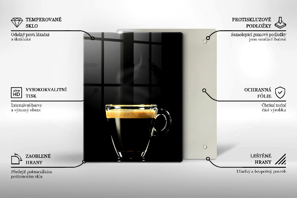 Tábua de cortar de vidro Um copo de café preto