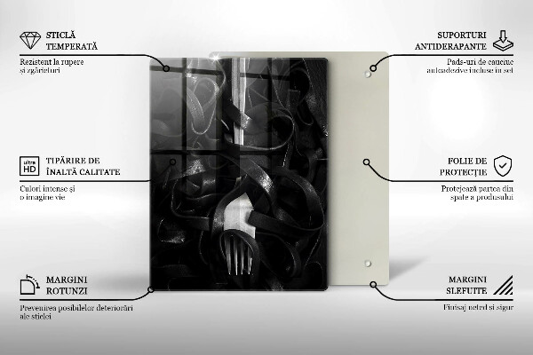 Tábua de corte Macarrão preto e um garfo