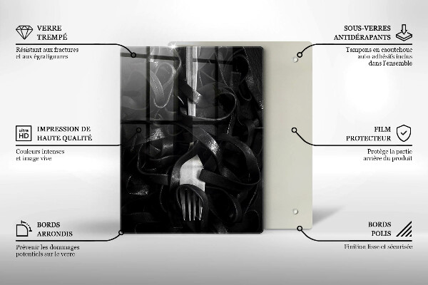 Tábua de corte Macarrão preto e um garfo