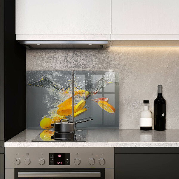 Tábua de corte Limões em água