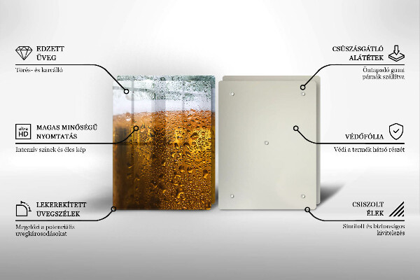 Tábua de corte de vidro Um copo de cerveja molhado