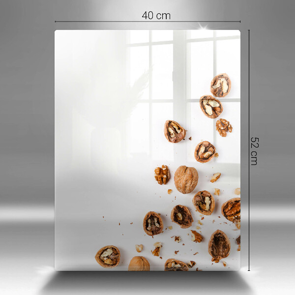 Tábua de cortar Nozes em fundo branco