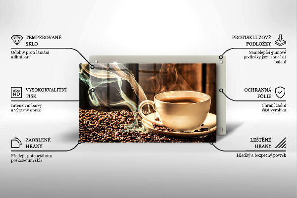 Tábua de corte de vidro Uma xícara e grãos de café