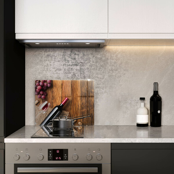 Tábua de corte Uma garrafa de vinho tinto