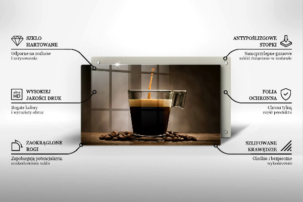 Tábua de cortar Um copo e grãos de café
