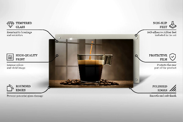 Tábua de cortar Um copo e grãos de café