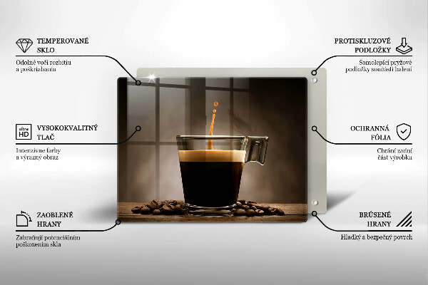 Tábua de cortar Um copo e grãos de café