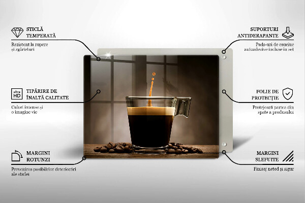 Tábua de cortar Um copo e grãos de café