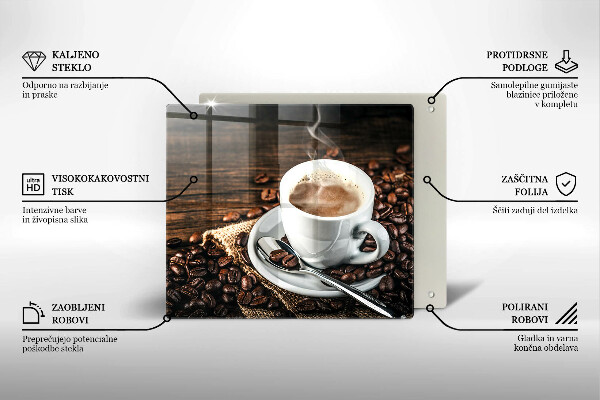 Tábua de cortar Uma xícara e grãos de café