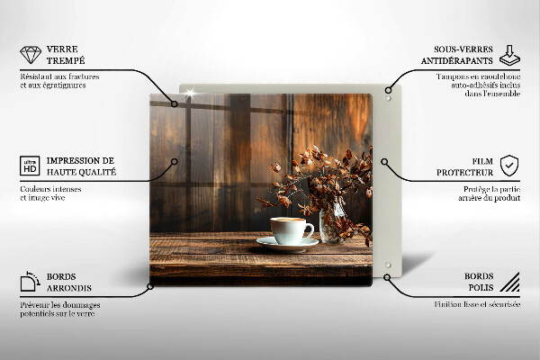 Tábua de corte Uma xícara de café e madeira