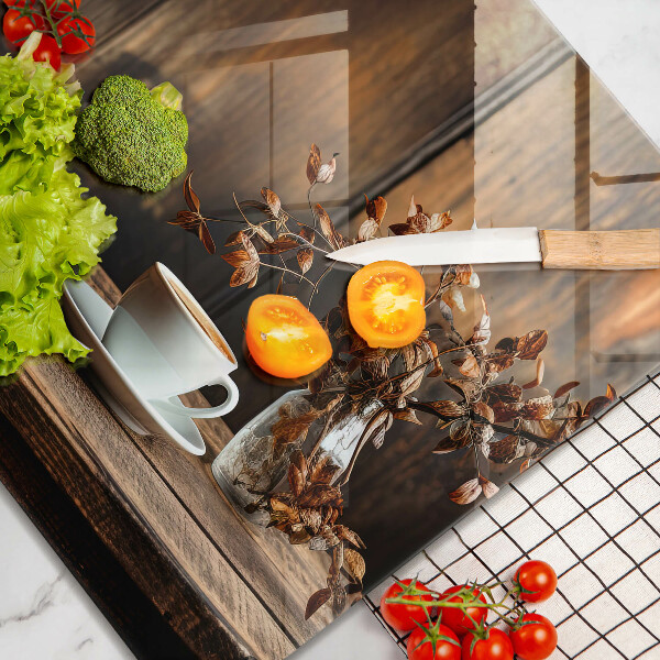 Tábua de corte Uma xícara de café e madeira