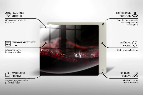 Tábua de corte de vidro Um copo de vinho tinto