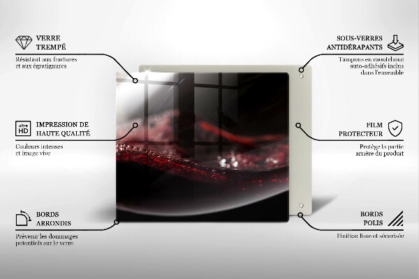 Tábua de corte de vidro Um copo de vinho tinto