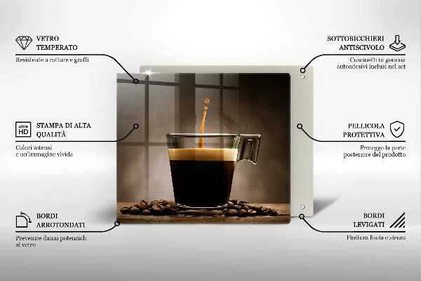 Tábua de corte Um copo e grãos de café