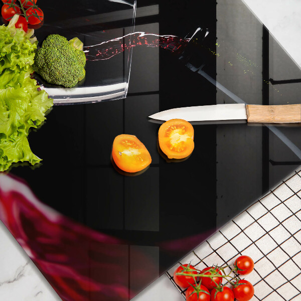 Tábua de cortar alimentos Um copo de vinho tinto