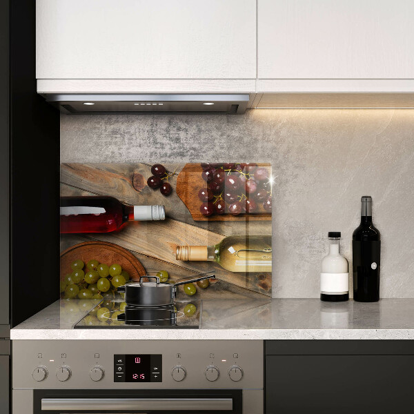 Tábua de corte Garrafas de vinho e uvas