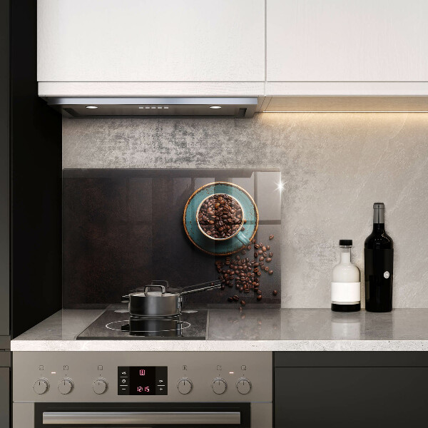 Tábua para corte Uma xícara de grãos de café