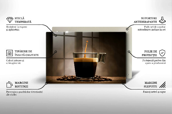 Tábua de corte Um copo e grãos de café