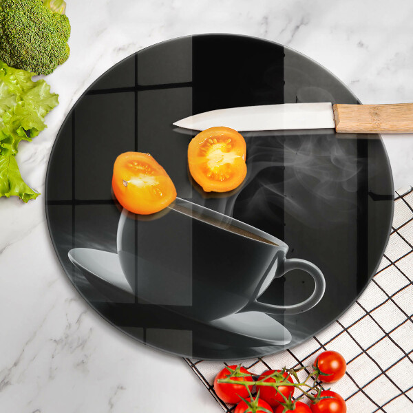 Tábua para cozinha Uma xícara de café quente