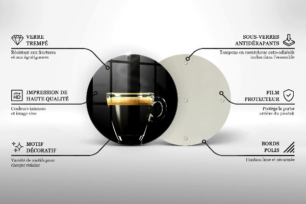 Tábua cozinha Um copo de café preto