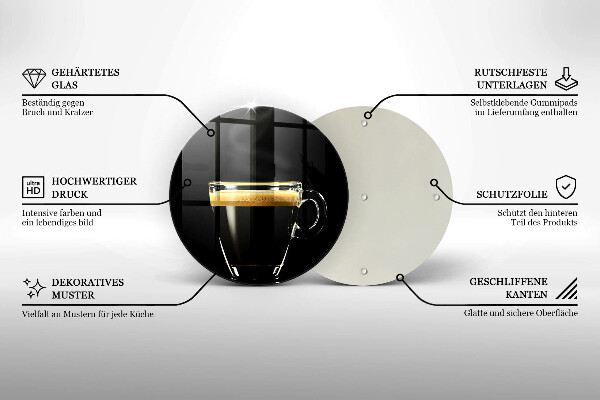 Tábua cozinha Um copo de café preto