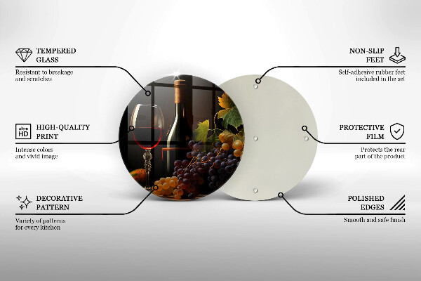 Tábua de corte de vidro Um copo de vinho e uvas