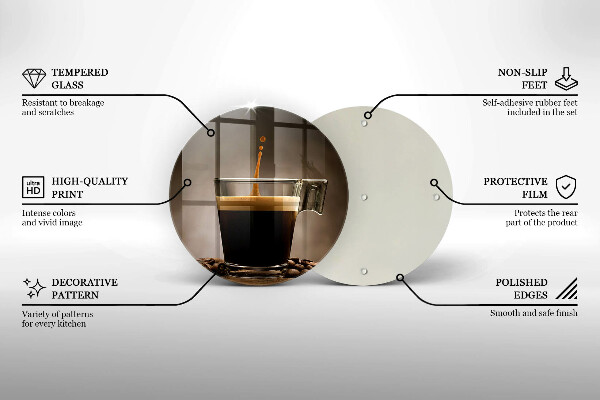 Tábua de cortar de vidro Um copo e grãos de café
