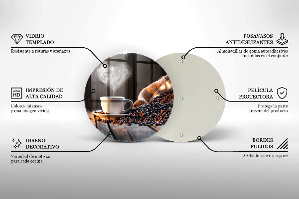 Tábua corte Uma xícara de café e um coração