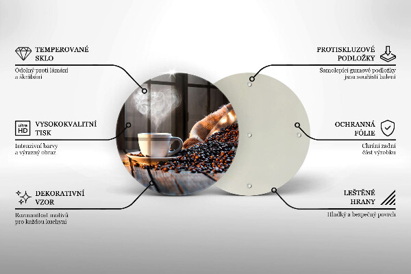 Tábua corte Uma xícara de café e um coração