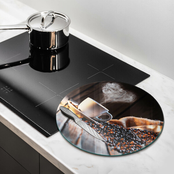 Tábua corte Uma xícara de café e um coração