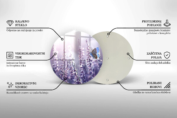 Tábua para corte Flores silvestres e uma borboleta