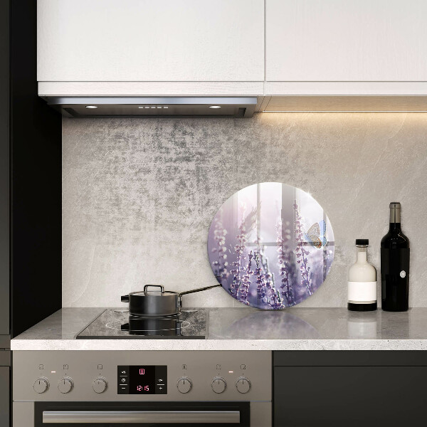 Tábua para corte Flores silvestres e uma borboleta