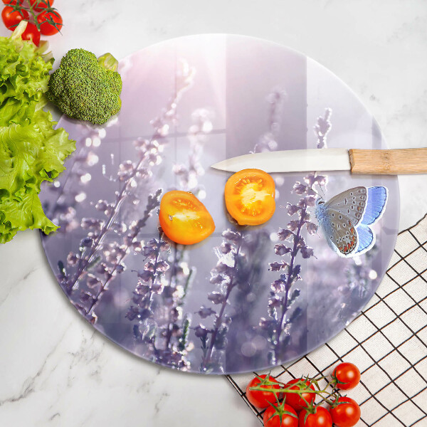 Tábua para corte Flores silvestres e uma borboleta