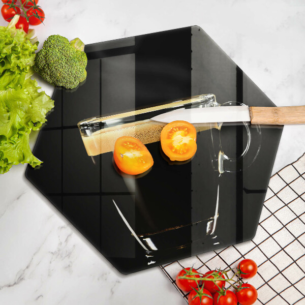 Tábua de cortar Um copo de café preto