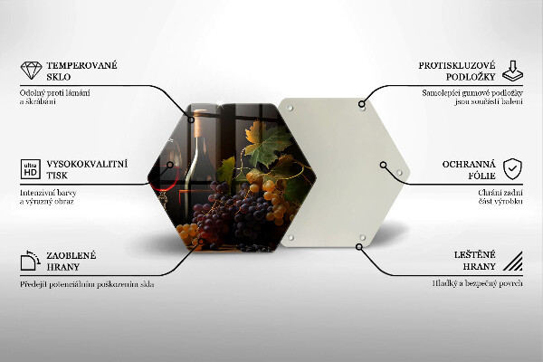 Tábua de corte de vidro Um copo de vinho e uvas