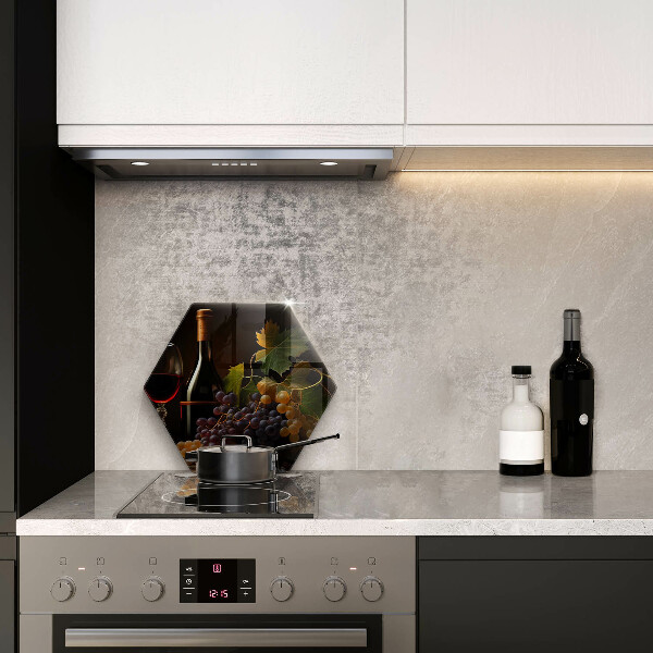 Tábua de corte de vidro Um copo de vinho e uvas