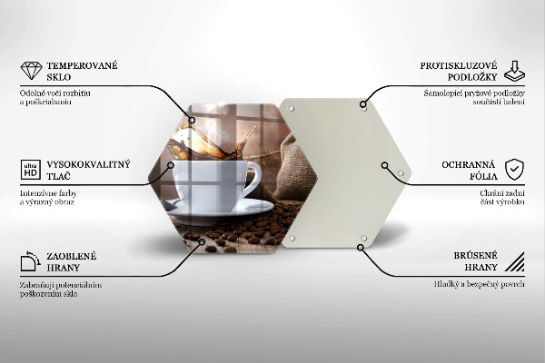 Tábua de corte Uma xícara e grãos de café