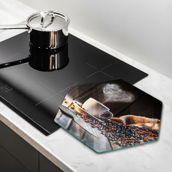 Tábua de corte Uma xícara de café e um coração