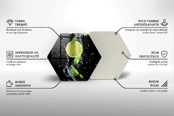 Tábua para corte Limões suculentos em água