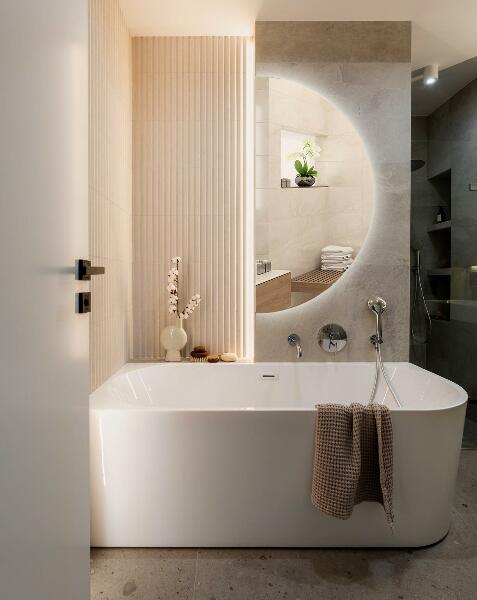 Espelho de meio-círculo com iluminação led 25x50 cm