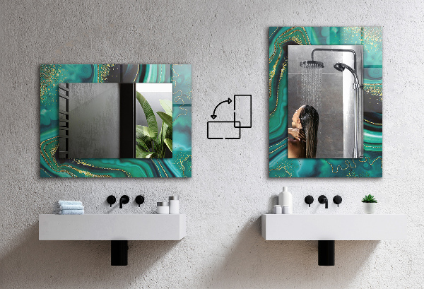 Espelho com moldura decorada com motivos florais roxos