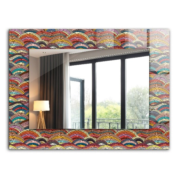 Espelho com moldura decorada em formato de arcos com ondas coloridas