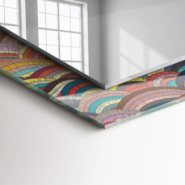 Espelho com moldura decorada em formato de arcos com ondas coloridas